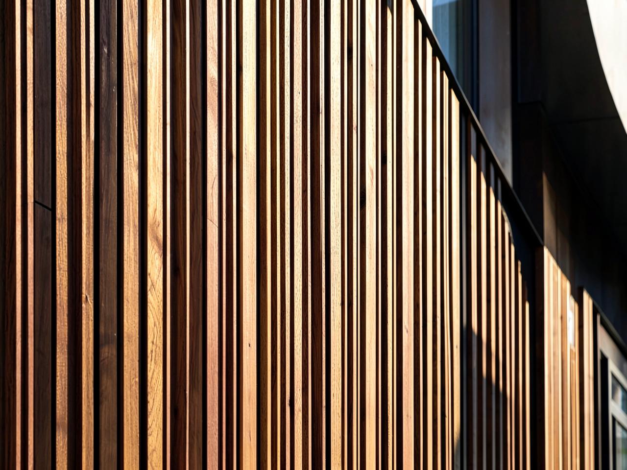 Vertikale Holzfassade im Detail (Platzhalterbild)
